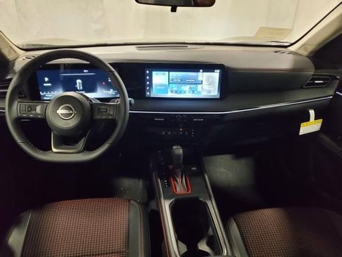 Used 2025 Nissan Kicks SR AWD/4WD image 9