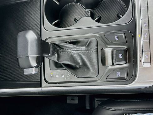 Used 2026 Kia Carnival FWD image 25