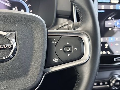 Used 2025 Volvo XC40 B5 Plus AWD/4WD image 15