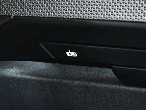 Used 2023 BMW i7 xDrive60 image 29