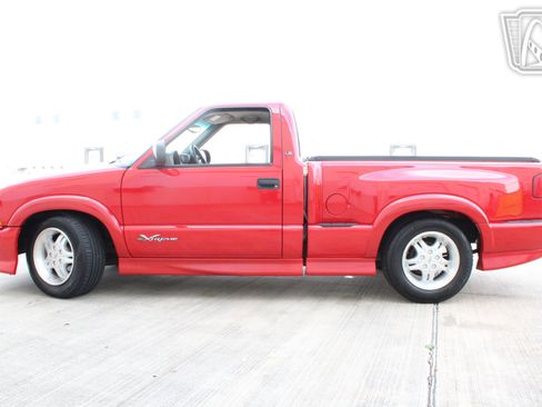 Used 2001 Chevrolet S10 Pickup Xtreme w/ Preferred Equipment Group image 4