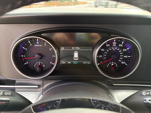 Used 2024 Kia Carnival LX image 16