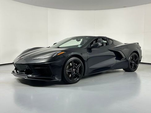 Used 2024 Chevrolet Corvette Stingray Premium Cpe w/ Z51 Performance Package image 2
