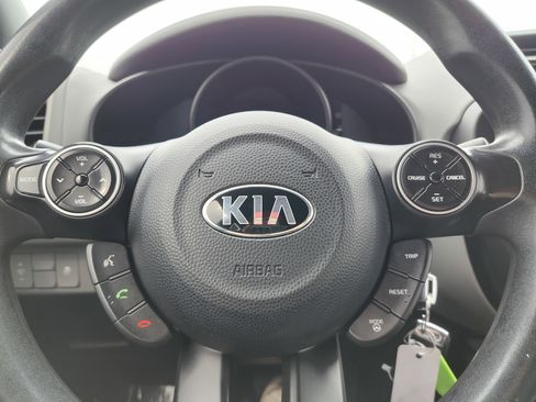 Used 2016 Kia Soul + image 23