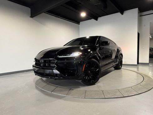 Used 2025 Lamborghini Urus SE AWD/4WD image 2