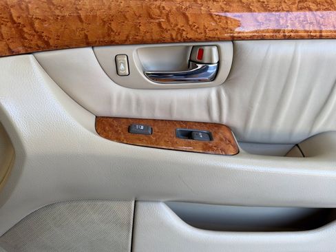 Used 2005 Lexus LS 430 RWD image 21