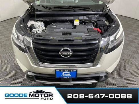 Used 2022 Nissan Pathfinder SL w/ Cargo Package AWD/4WD image 26