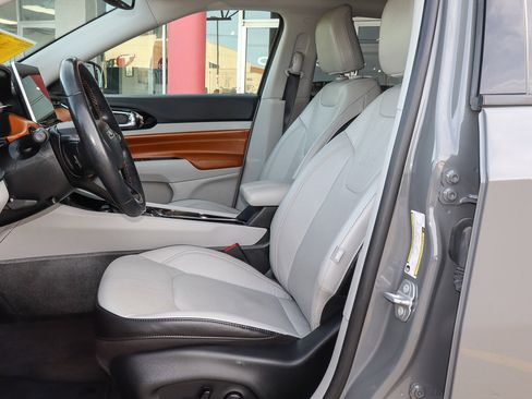 Used 2022 Jeep Compass Limited image 7