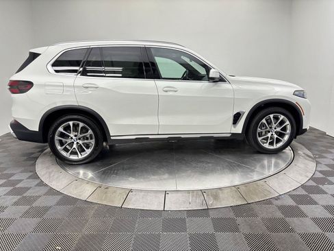 Used 2025 BMW X5 xDrive40i w/ Parking Assistance Package AWD/4WD image 17