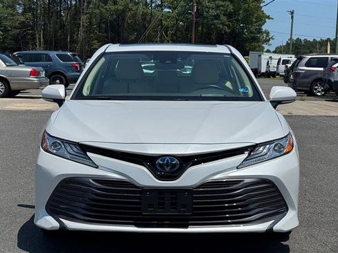 Used 2019 Toyota Camry XLE FWD image 3