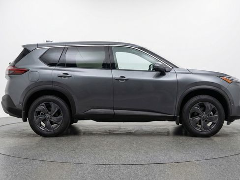 Used 2025 Nissan Rogue SV FWD image 11