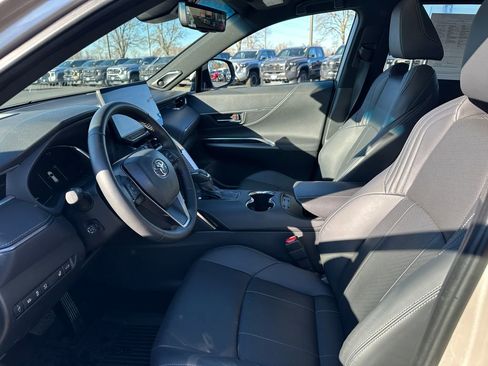 Used 2024 Toyota Venza Limited image 13