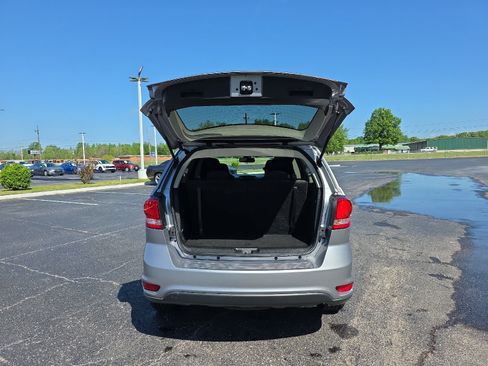 Used 2019 Dodge Journey SE w/ Connectivity Group FWD image 14