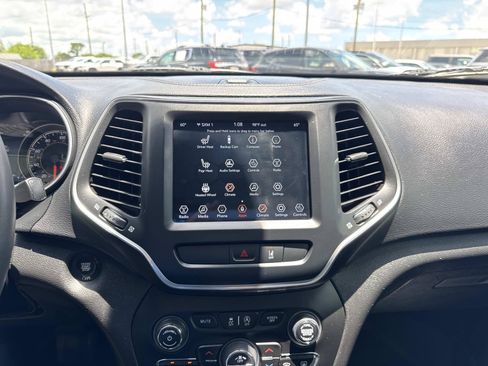 Used 2022 Jeep Cherokee Latitude Lux w/ Sun & Sound Group FWD image 25