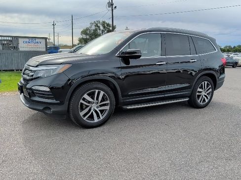 Used 2018 Honda Pilot Touring image 1
