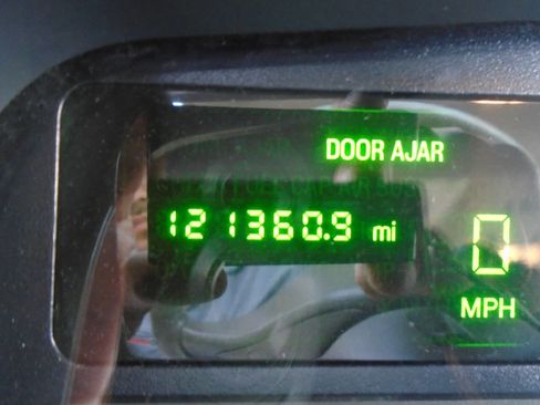 Used 2004 Lincoln Town Car Signature image 15