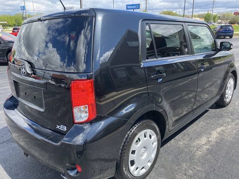 Used 2012 Scion xB FWD image 3