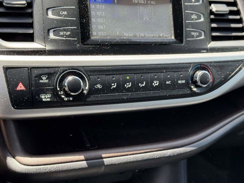 Used 2019 Toyota Highlander LE AWD/4WD image 34