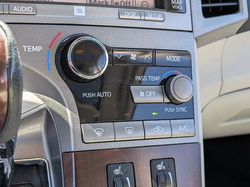 Used 2010 Toyota Venza AWD image 29
