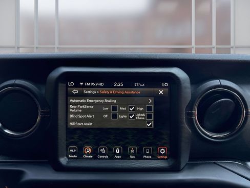 Used 2023 Jeep Wrangler Unlimited Sahara AWD/4WD image 26