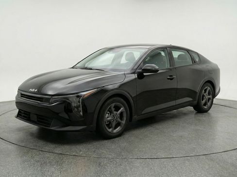 Used 2025 Kia K4 LXS image 3