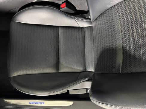 Used 2013 Hyundai Genesis 3.8 image 26