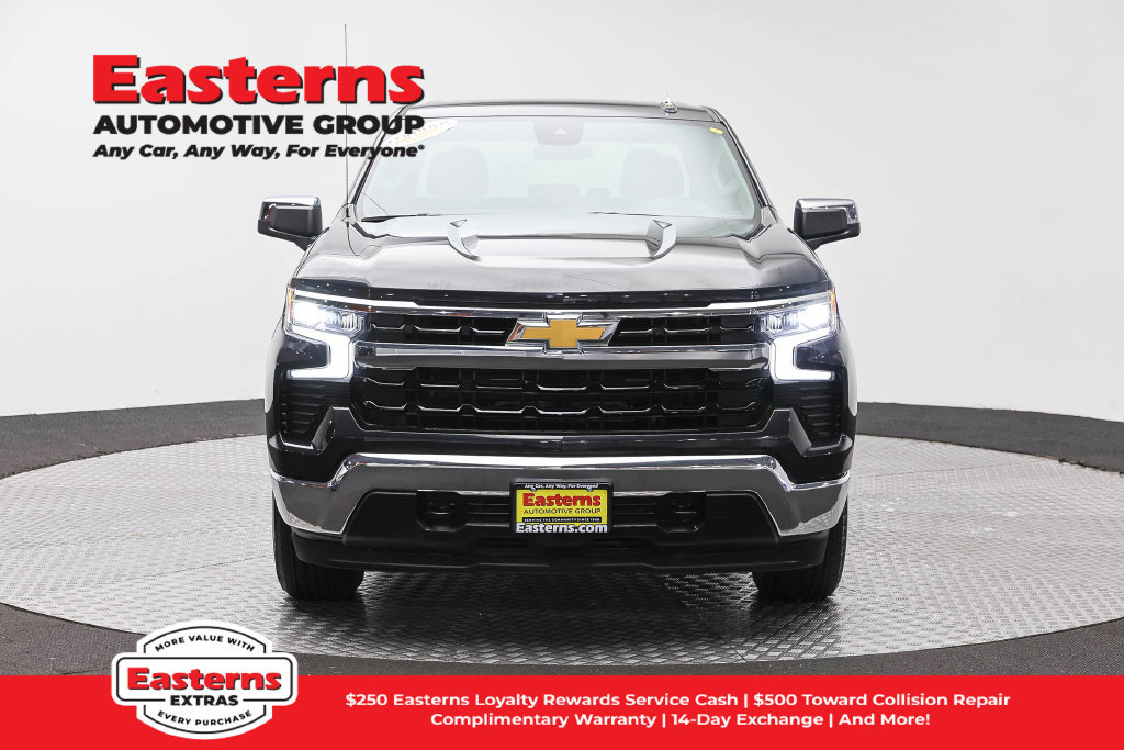 Used 2023 Chevrolet Silverado 1500 LT AWD/4WD image 3