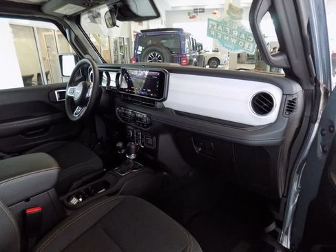 Certified 2025 Jeep Wrangler Unlimited Sahara w/ Safety Group AWD/4WD image 23