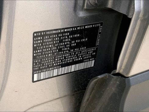 Used 2025 Volkswagen Taos SE FWD image 33