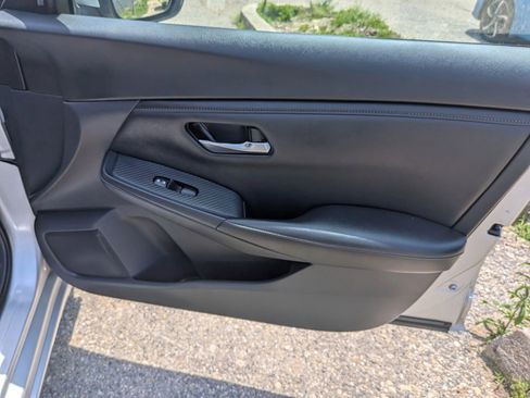 Used 2020 Nissan Sentra SV FWD image 33