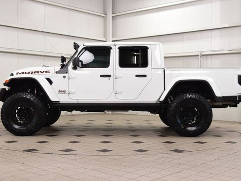 Used 2025 Jeep Gladiator Mojave AWD/4WD image 4