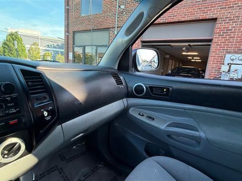 Used 2010 Toyota Tacoma 2WD Access Cab image 18