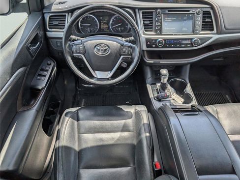 Used 2017 Toyota Highlander Limited image 26