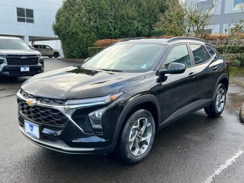 New 2026 Chevrolet Trax LT w/ Driver Confidence Package image 3