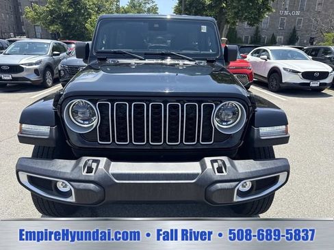 Used 2025 Jeep Wrangler Unlimited Sahara AWD/4WD image 9