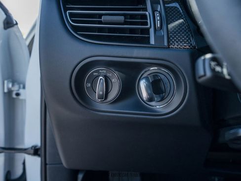 Used 2024 Porsche Macan GTS image 28