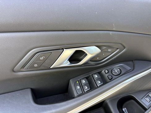 Used 2025 BMW 330i xDrive Sedan AWD/4WD image 12