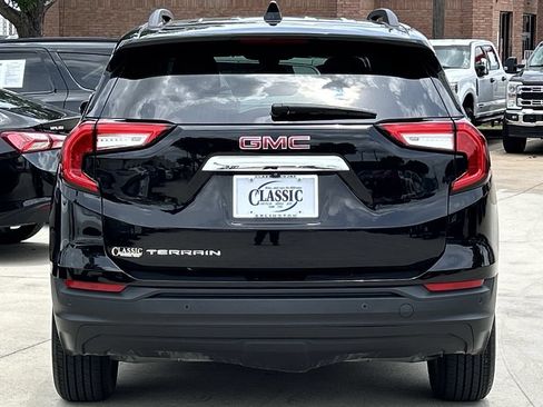Used 2024 GMC Terrain SLE w/ Driver Convenience Package FWD image 5