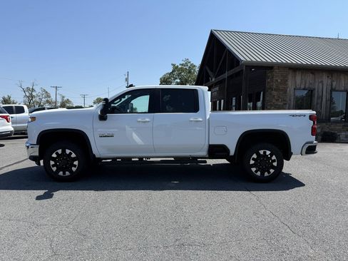 Used 2020 Chevrolet Silverado 2500 LT w/ Texas Edition AWD/4WD image 3