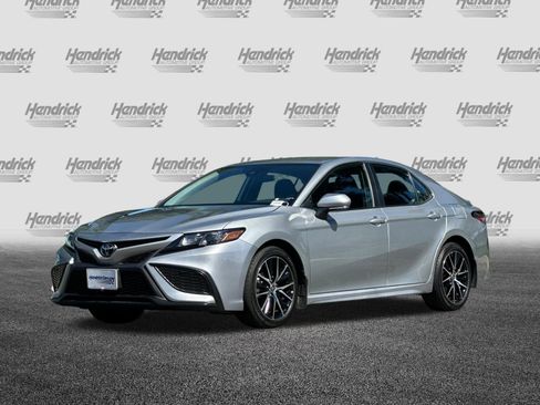 Used 2024 Toyota Camry SE image 9