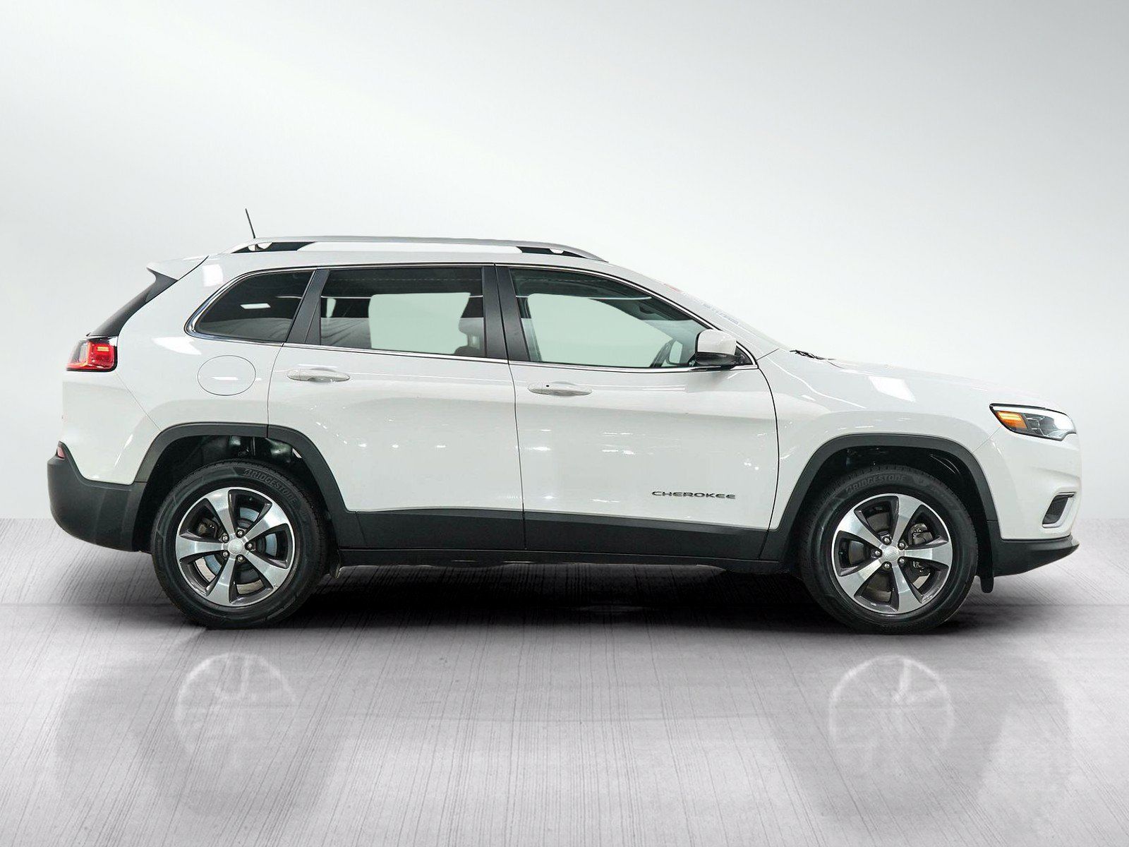 Used 2019 Jeep Cherokee Limited w/ Trailer Tow Group AWD/4WD image 6