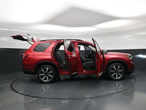 Used 2023 Honda Pilot Elite image 3