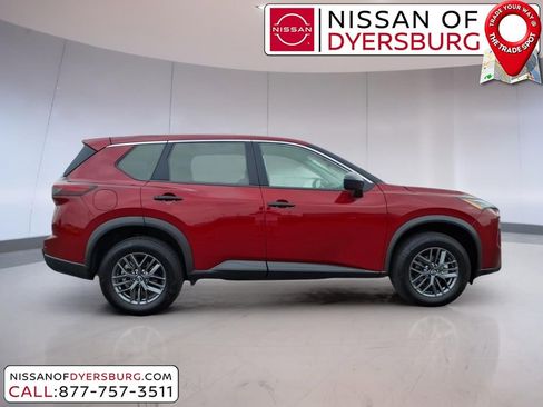 Used 2025 Nissan Rogue S image 2