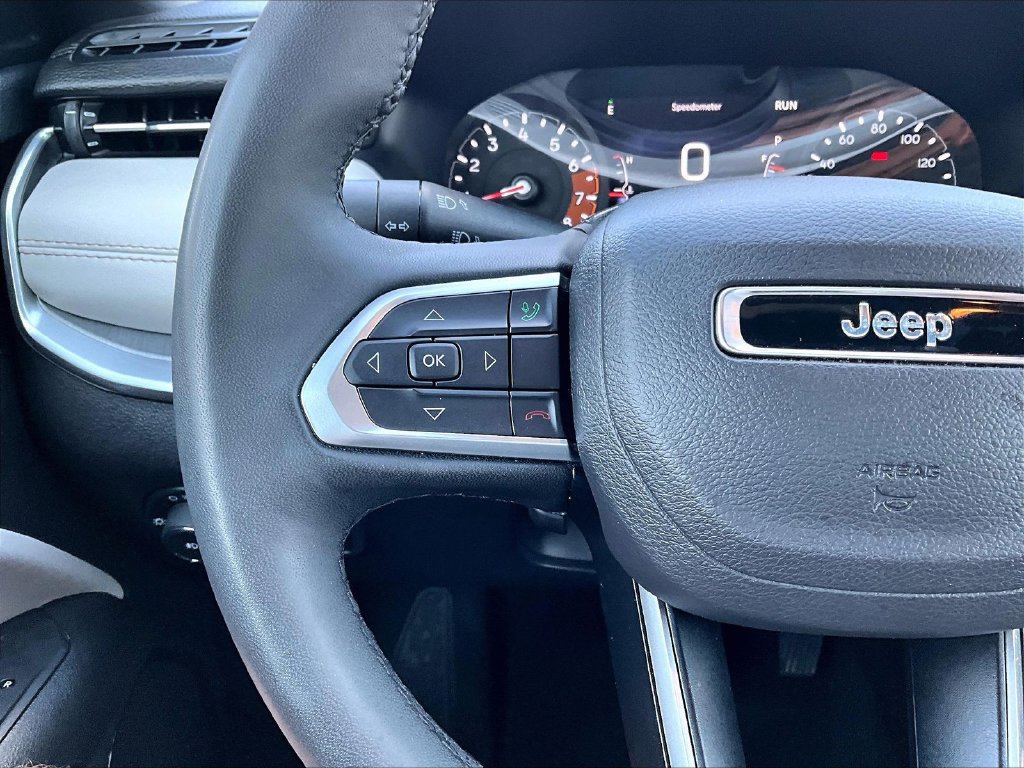 Used 2025 Jeep Compass Limited AWD/4WD image 15