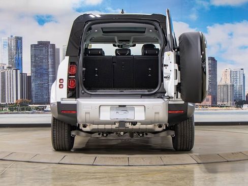 Used 2025 Land Rover Defender 110 S image 12