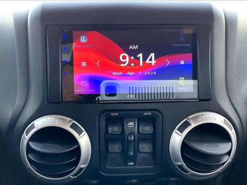 Used 2013 Jeep Wrangler Unlimited Sahara w/ Connectivity Group AWD/4WD image 34