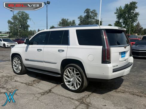 Used 2019 Cadillac Escalade Luxury AWD/4WD image 5