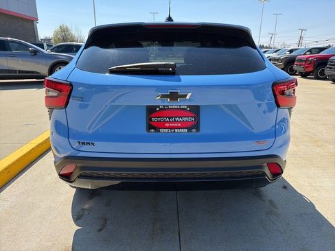 Used 2024 Chevrolet Trax RS w/ Sunroof Package image 4
