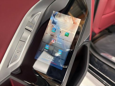 Used 2025 BMW 740i xDrive w/ Premium Package image 16