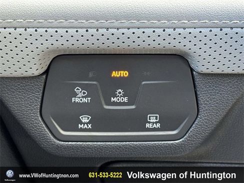 Certified 2025 Volkswagen Atlas Peak Edition SE image 21